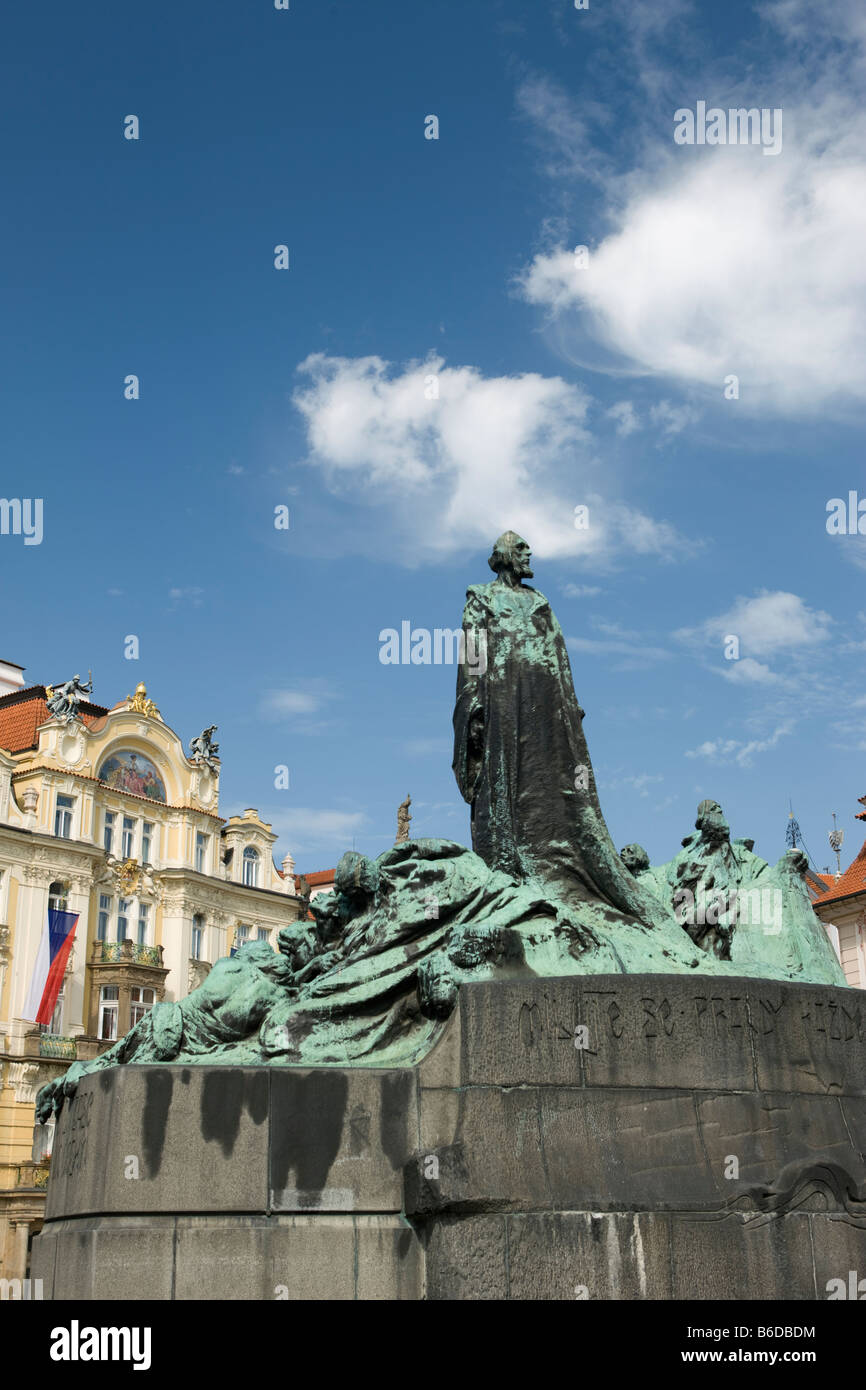 JAN HUS STATUE OLD TOWN SQUARE STARE MESTO PRAGUE CZECH REPUBLIC Stock Photo