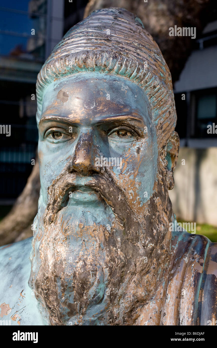 Statue of Tamil poet and philosopher Thiruva'l'luvar. SOAS, UCL