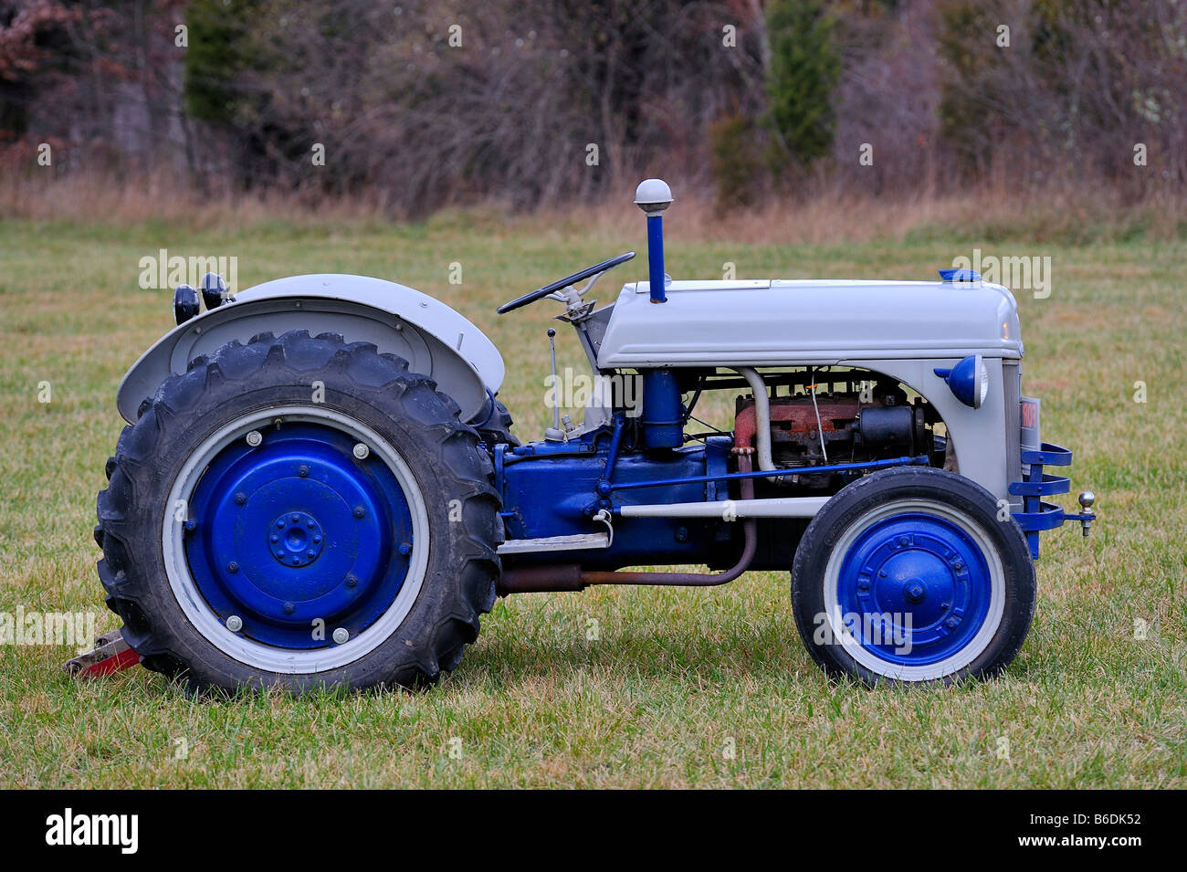 An old tractor Stock Photo - Alamy