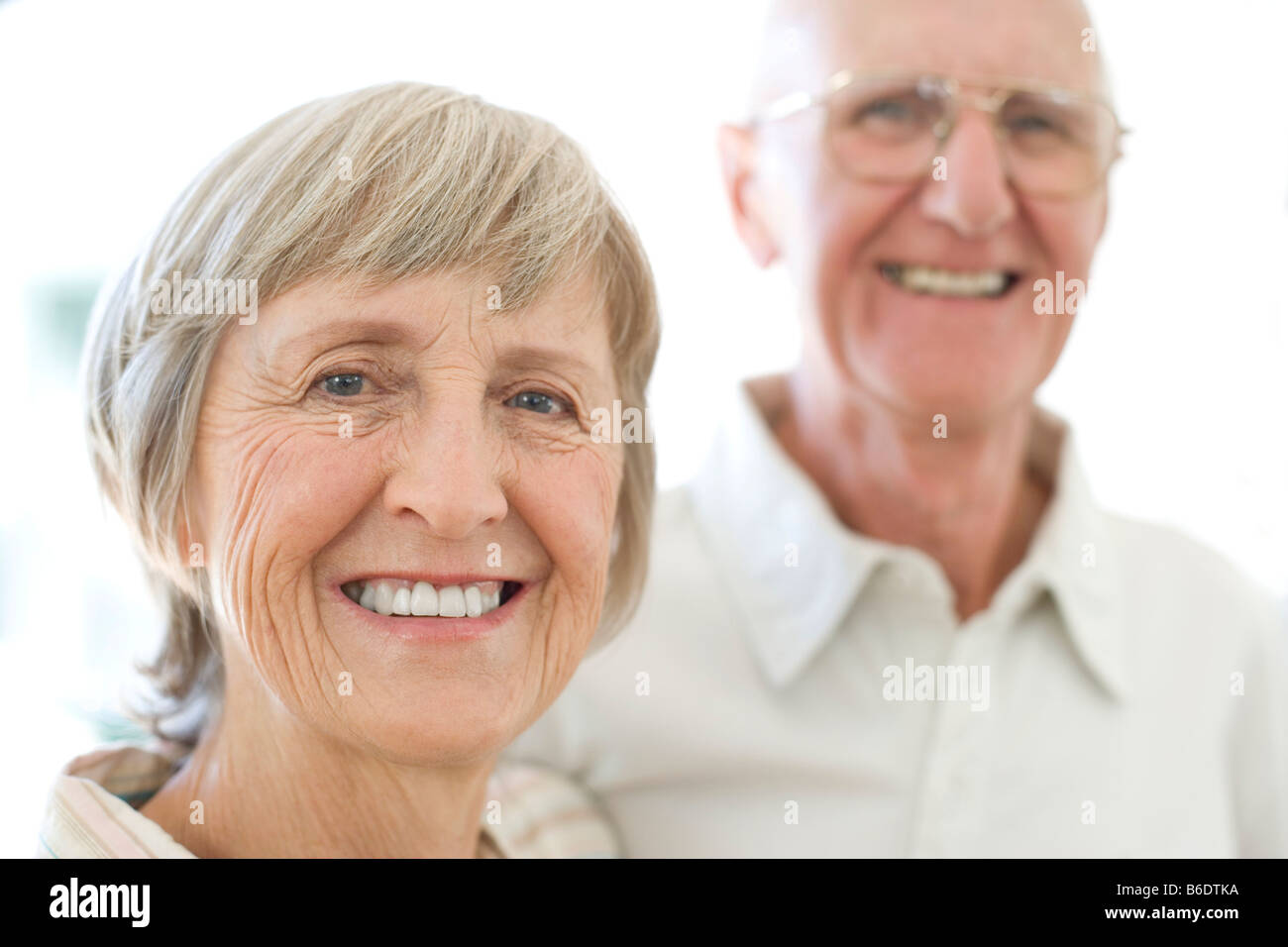 Smiling elderly senior couple hi-res stock photography and images - Alamy