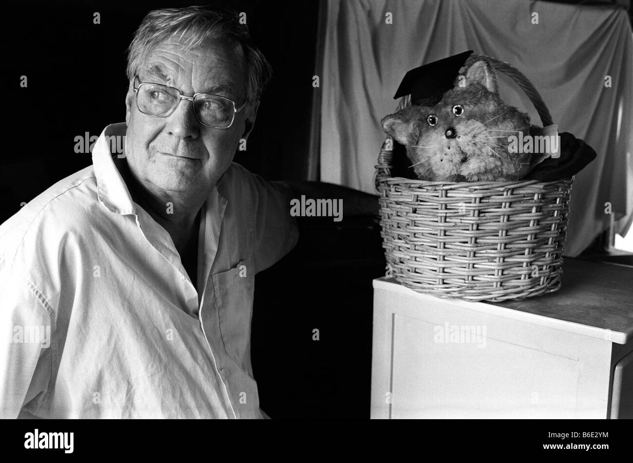 Author inventor and television writer Oliver Postgate with one of his inventions for television the puppet called Bagpuss Stock Photo