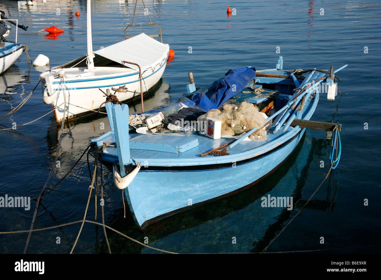 Fisherman holding an old fishing net, small traditional Croatian fishing  from Dalmatia, Croatia Stock Photo - Alamy