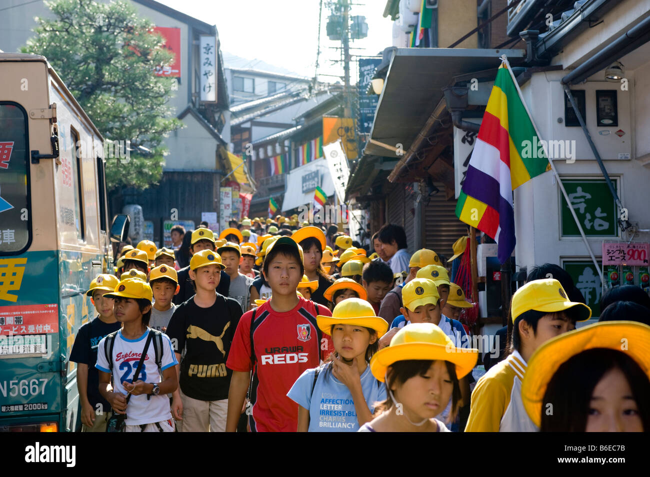 School children in Chawan zaka Teapot Lane in Kyoto, Japan Stock Photo