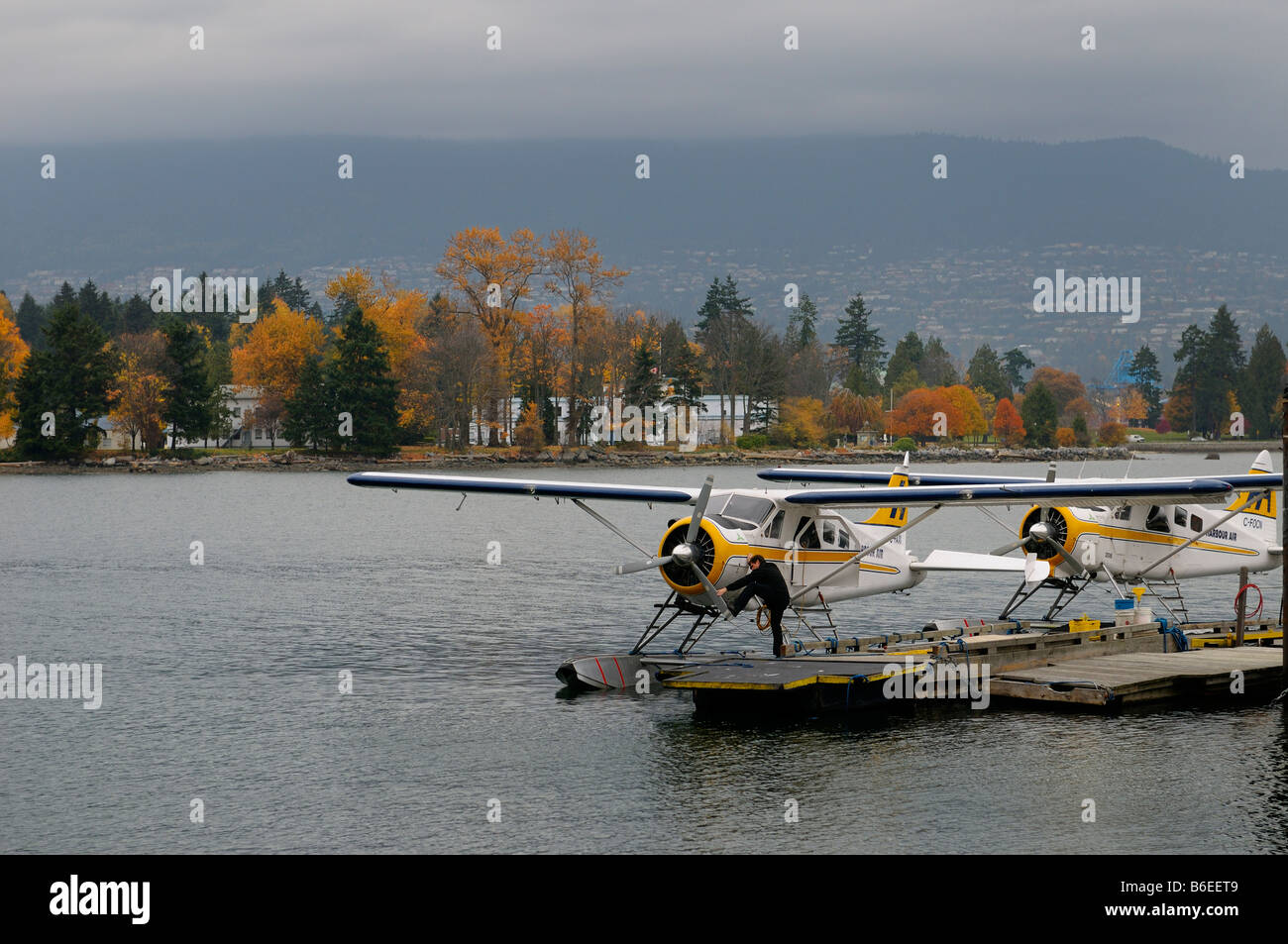 Floatplane start hi-res stock photography and images - Alamy