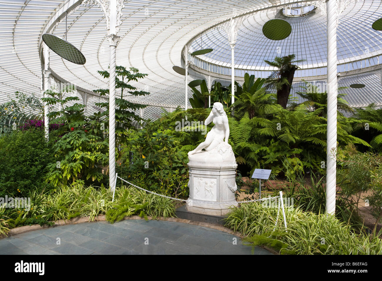 The marble statue of Eve in the restored Kibble Palace glasshouse in Glasgow Botanic Gardens, Glasgow, Scotland UK Stock Photo