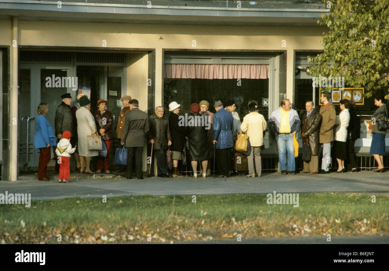 Queue outside a cooperative store, Leipzig, Saxony, DDR, East Germany, Germany, Europe Stock Photo