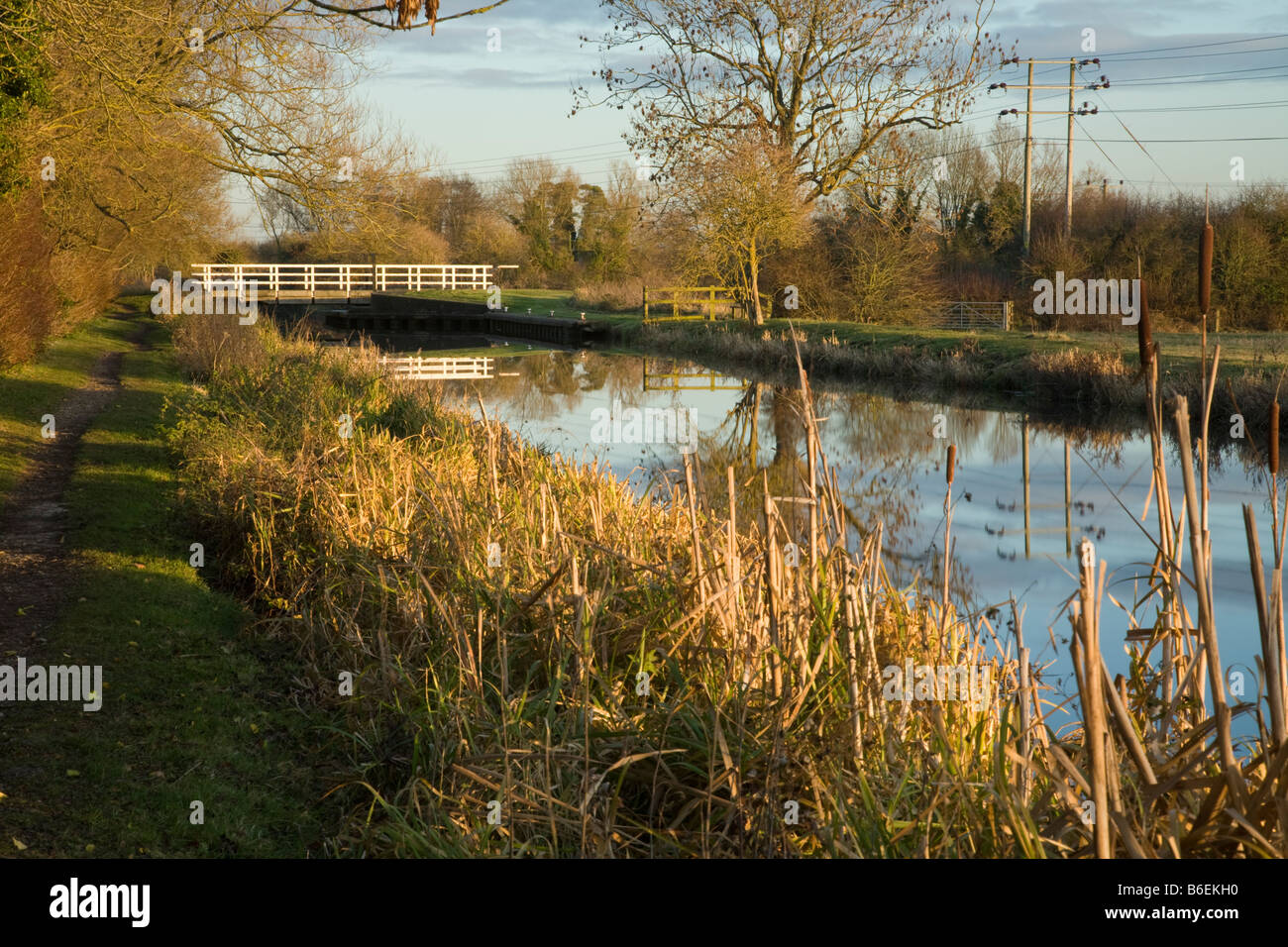 Swing bridge above Monkey Marsh Lock on the Kennet and Avon Canal Thatcham Berkshire Uk Stock Photo
