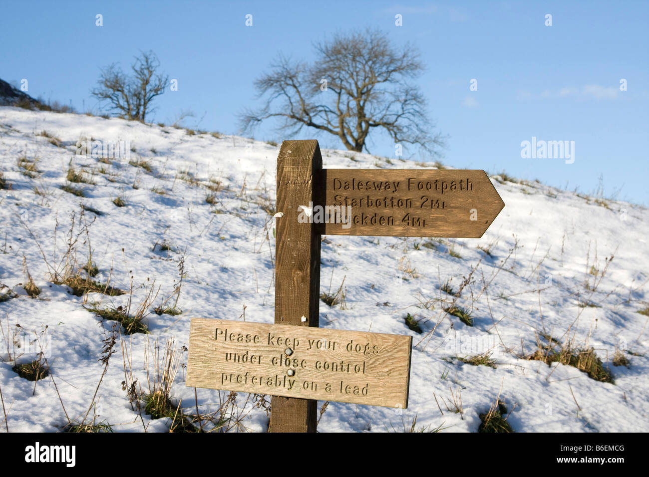 upper wharfedale signpost winter snow yorkshire dales national park england uk gb Stock Photo