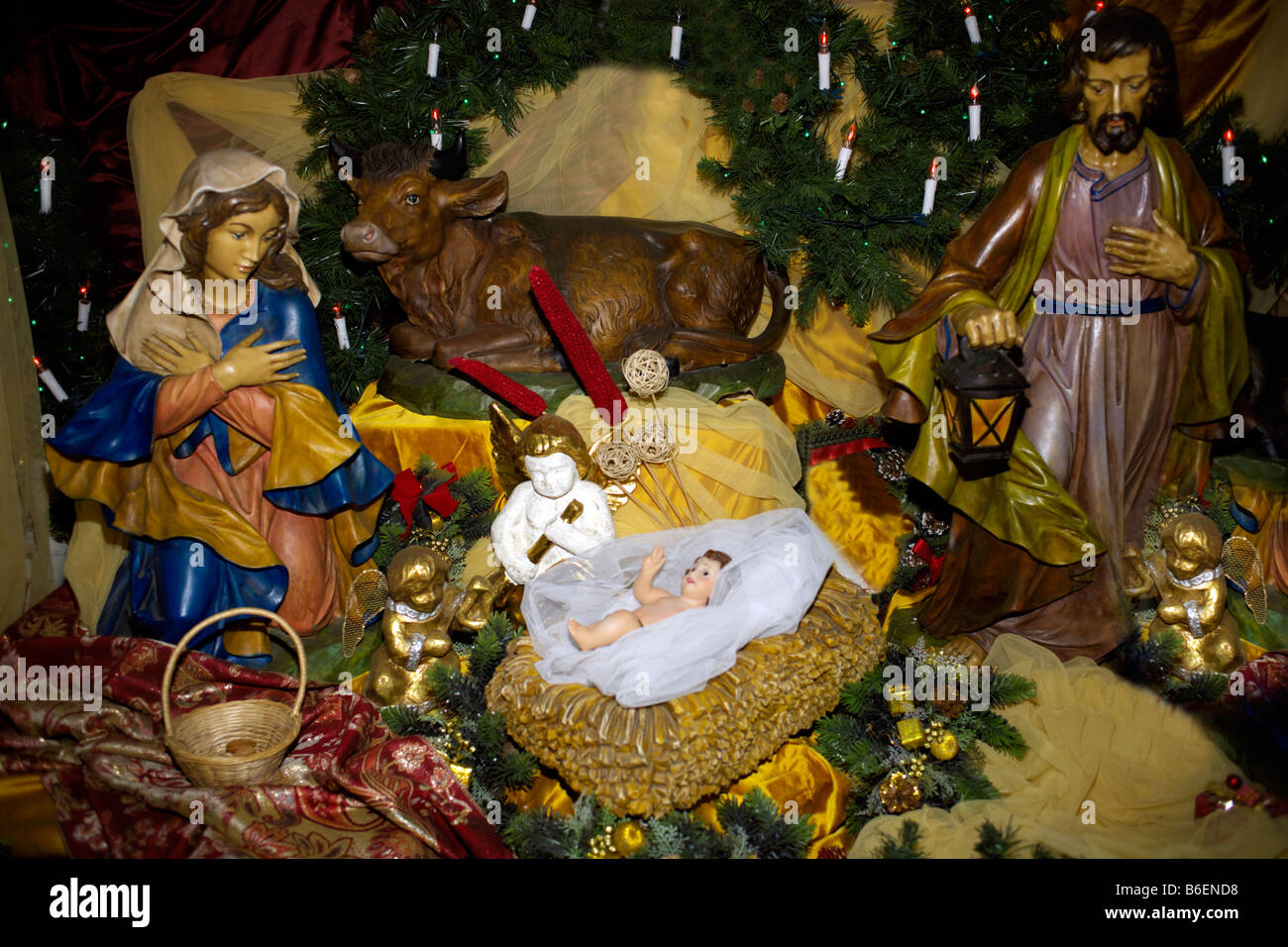 Christmas Nativity Scene with Mary Joseph & Baby Jesus Christmas Decoration 