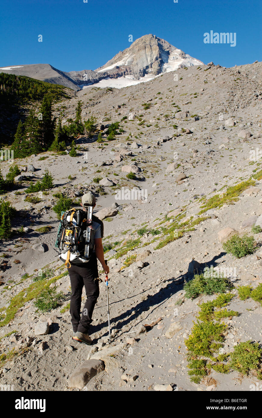 Mountain climber at the Eastern edge of Mount Hood volcano, Cooper Spur Trail, Cascade Range, Oregon, USA Stock Photo