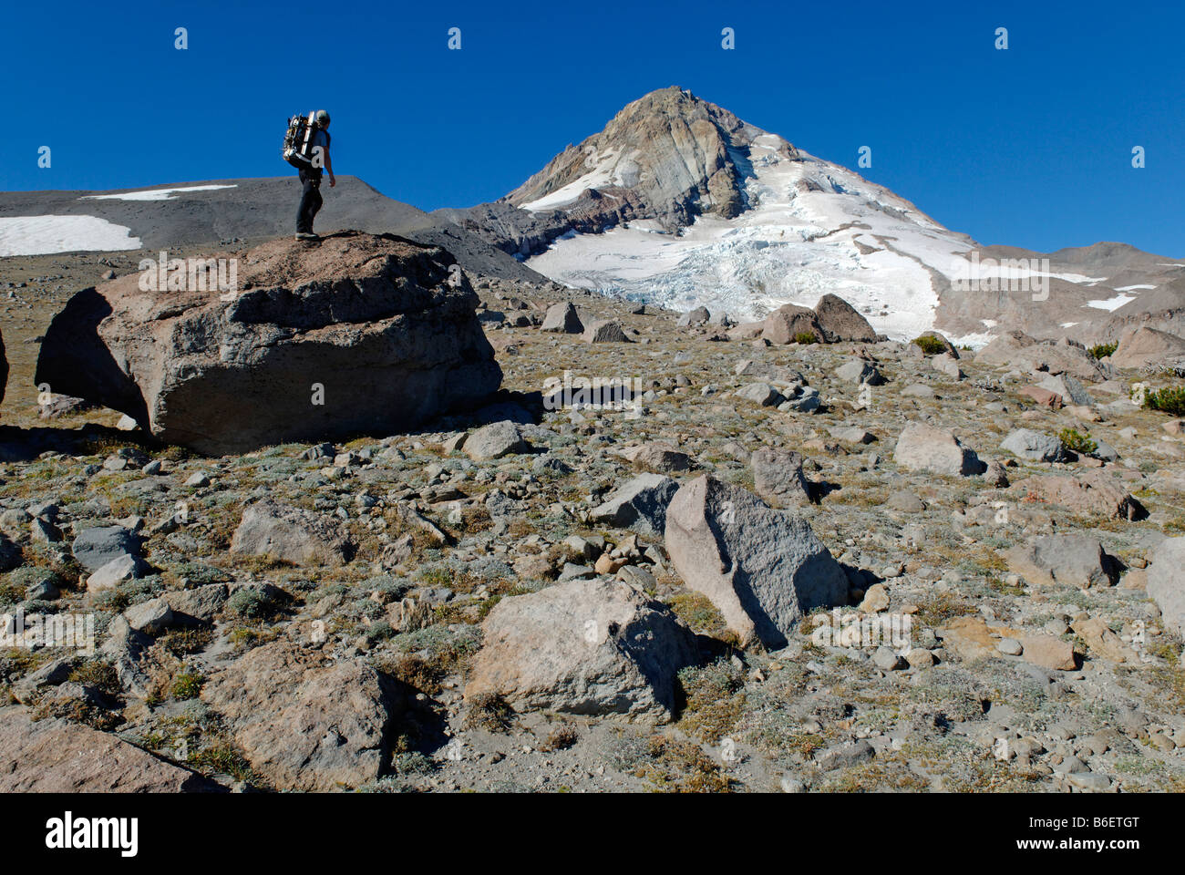 Mountain climber at the Eastern edge of Mount Hood volcano, Cooper Spur Trail, Cascade Range, Oregon, USA Stock Photo