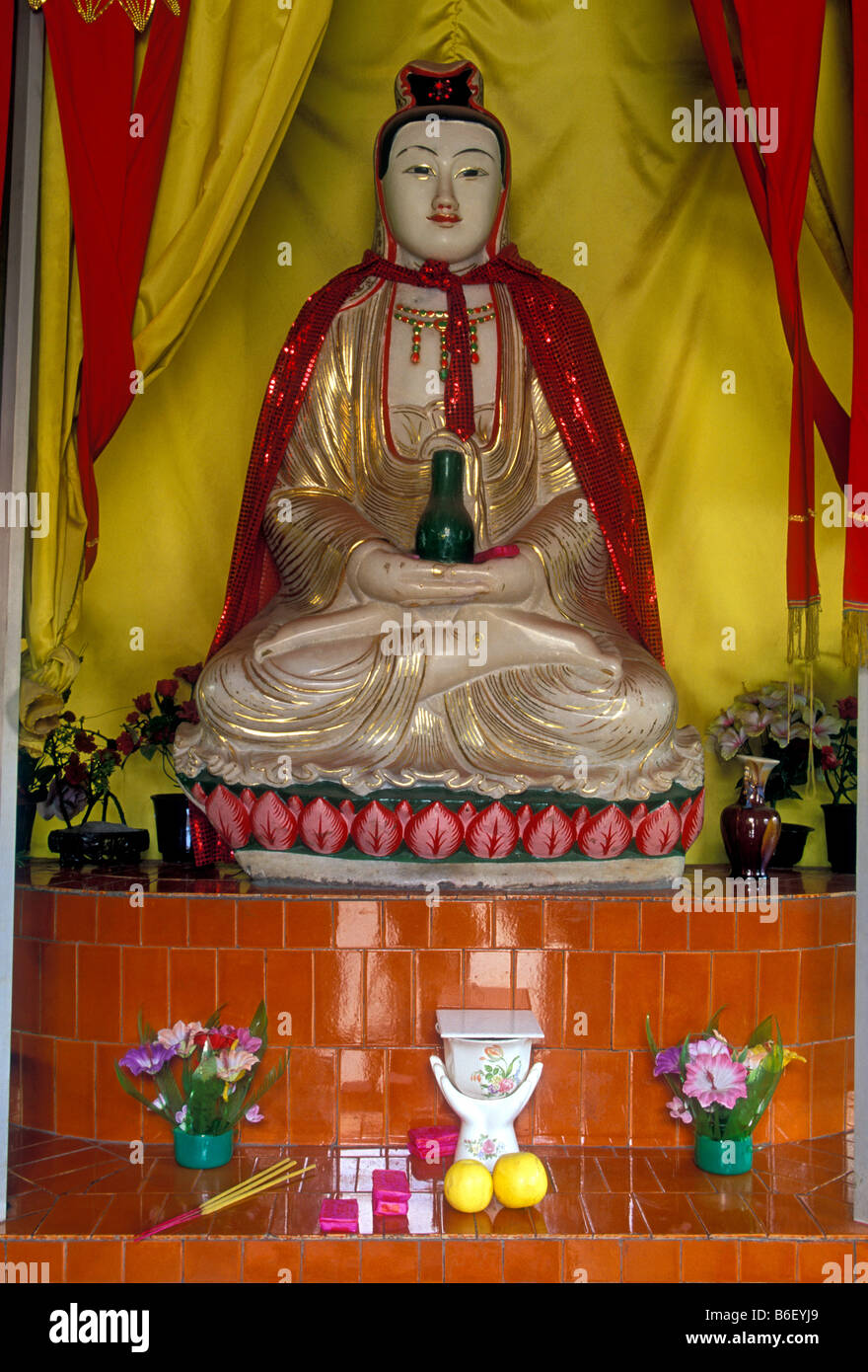 statue of Quan Yin, Quan Yin, female Budhha, Yuantong Temple, Chinese