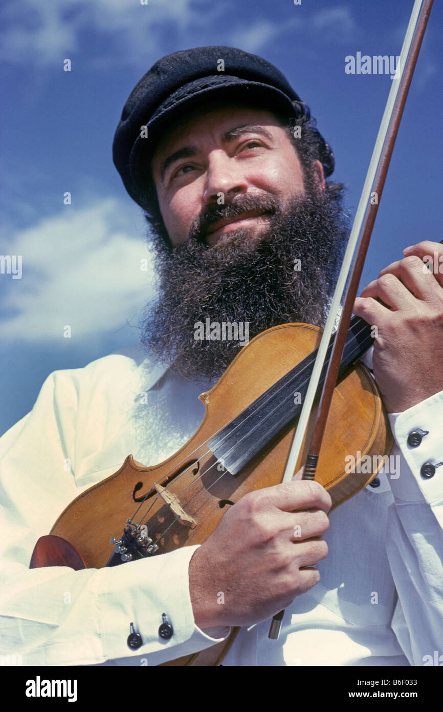 A heavily bearded violin player with his fiddle at an Old Time Fiddler s Contest in Truth or Consequences, New Mexico. Stock Photo