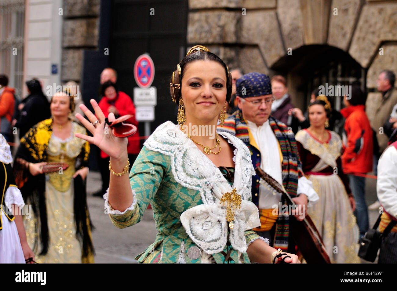 Europe costume man woman hi-res stock photography and images - Alamy