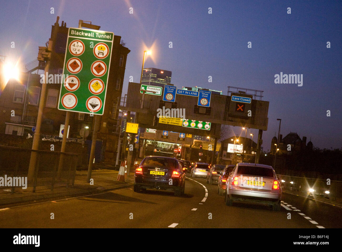 Cars driving on the A102 towards the entrance to the Northbound tunnel