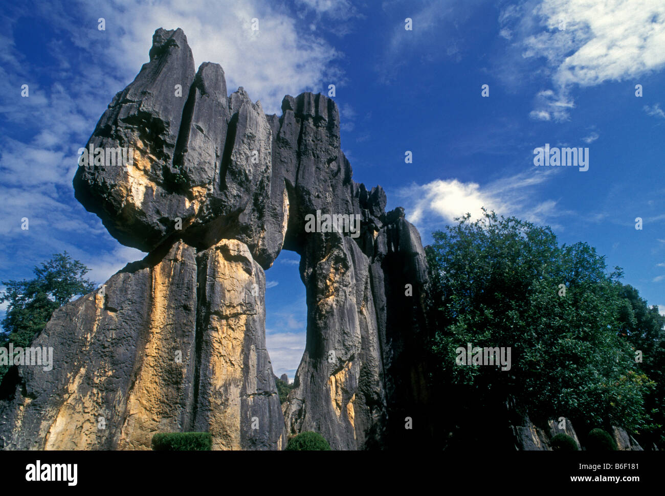eye of the needle, karst, limestone, rock formation, Shilin Stone