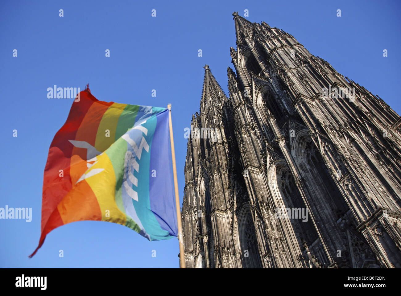 peace flag in front of Cologne Cathedral, Germany, North Rhine-Westphalia, Koeln Stock Photo