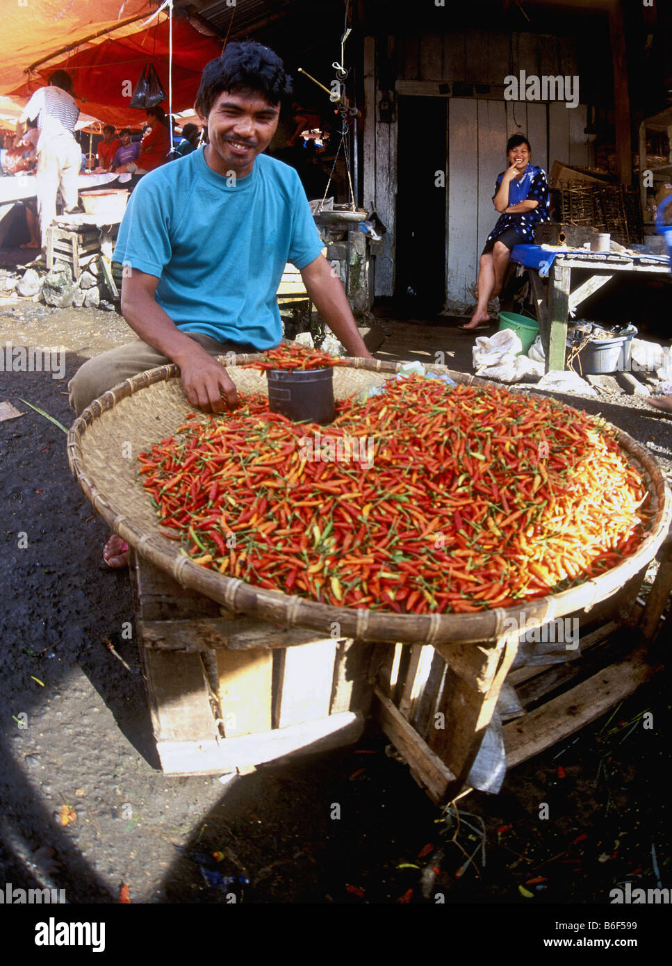 Saturday market and local people trading chilli in the village of Tomahon, Indonesia, Sulawesi Stock Photo