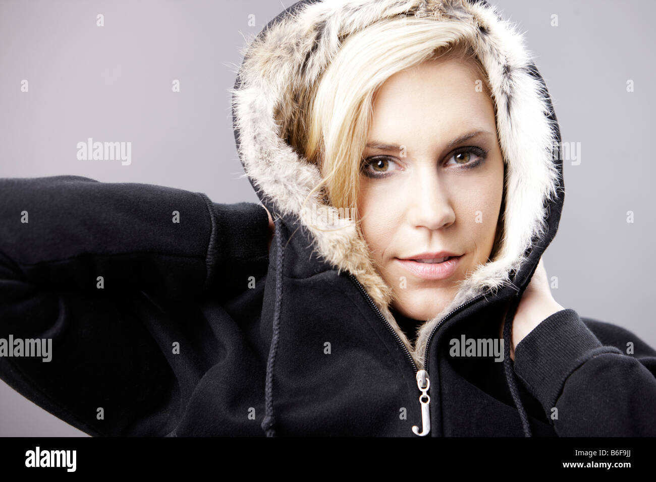 Blond woman in black fur coat hi-res stock photography and images - Alamy