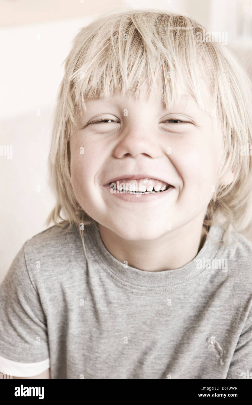 4-year-old blonde boy looking into the camera, laughing Stock Photo - Alamy