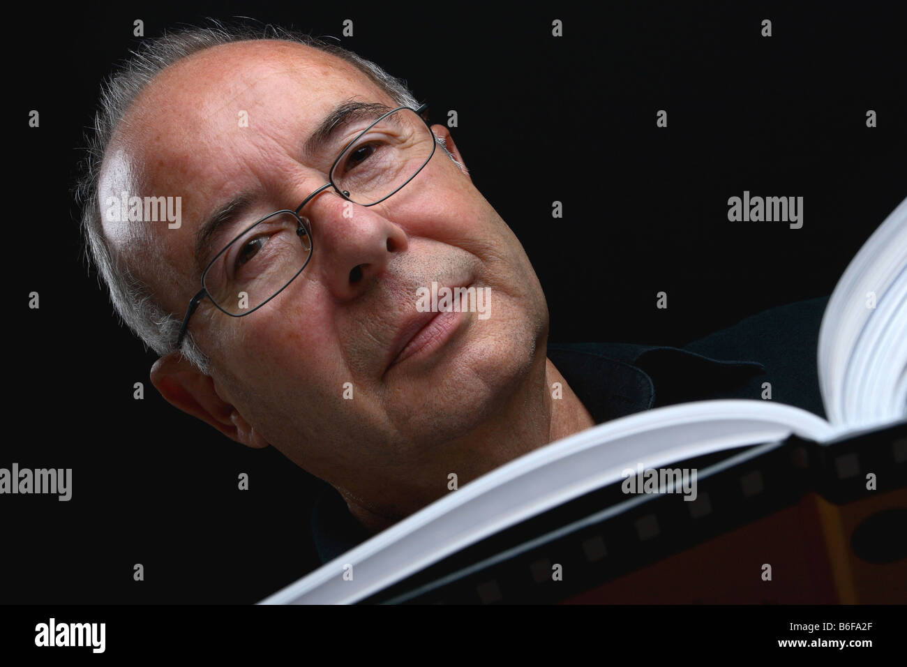 Grey haired old man hi-res stock photography and images - Alamy