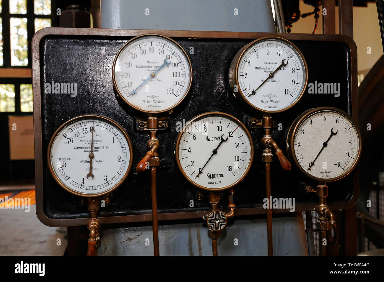Five gauges from a vacuum pump from 1911, including a vacuum gauge and manometer, in the machine