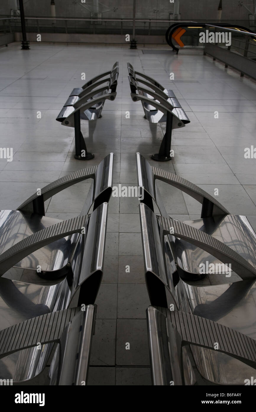 Railway station seating High Resolution Stock Photography and Images