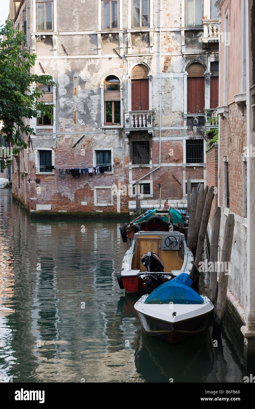 Parked boats hi-res stock photography and images - Alamy