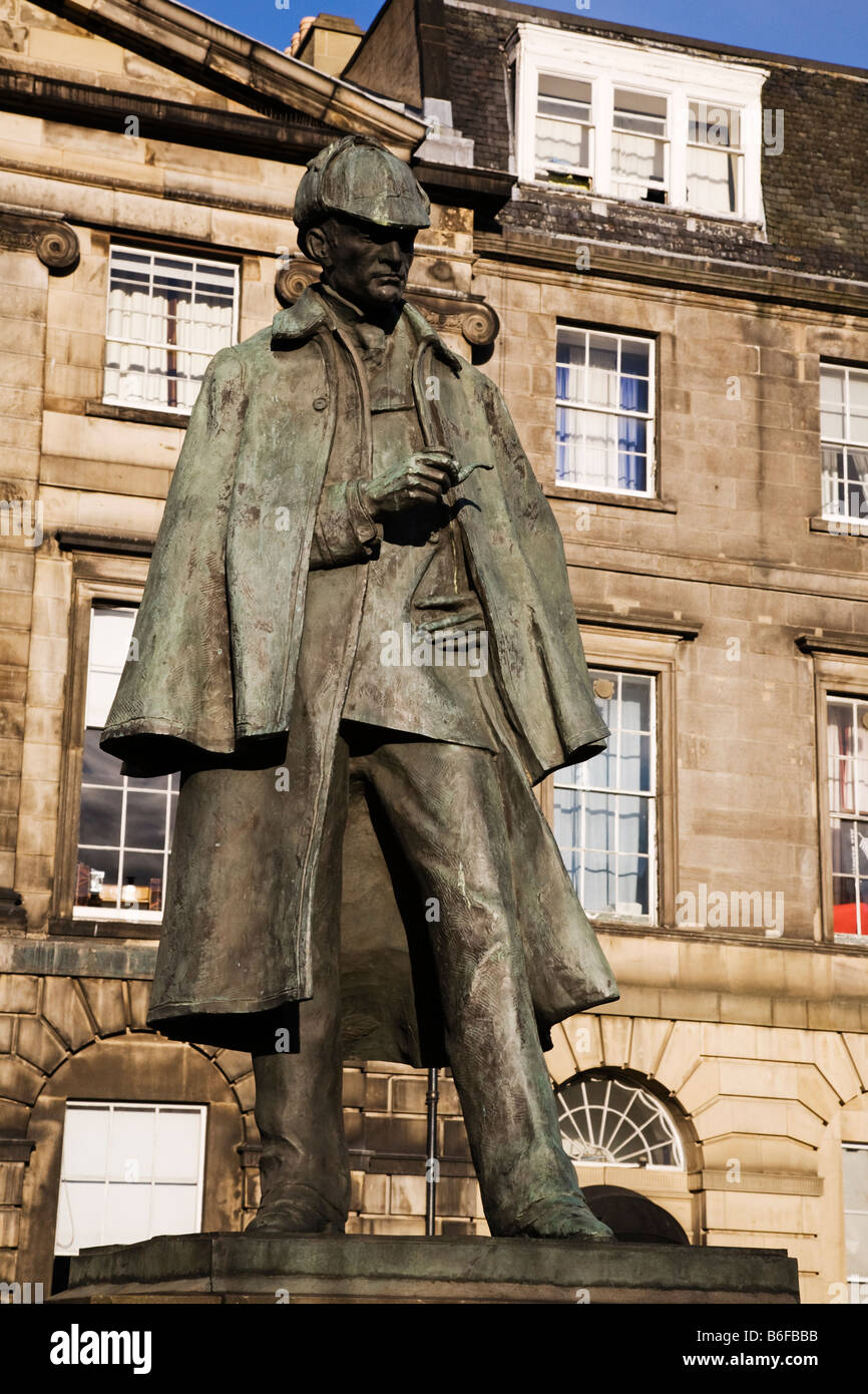 Statue of Sherlock Holmes by Gerald Ogilvie Laing, Picardy Place, City of Edinburgh, Scotland. Stock Photo