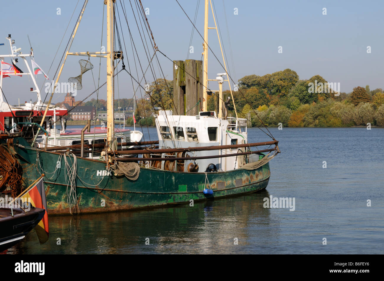 Fischkutter in Finkenwerder Hamburg Deutschland Fishing cutter in