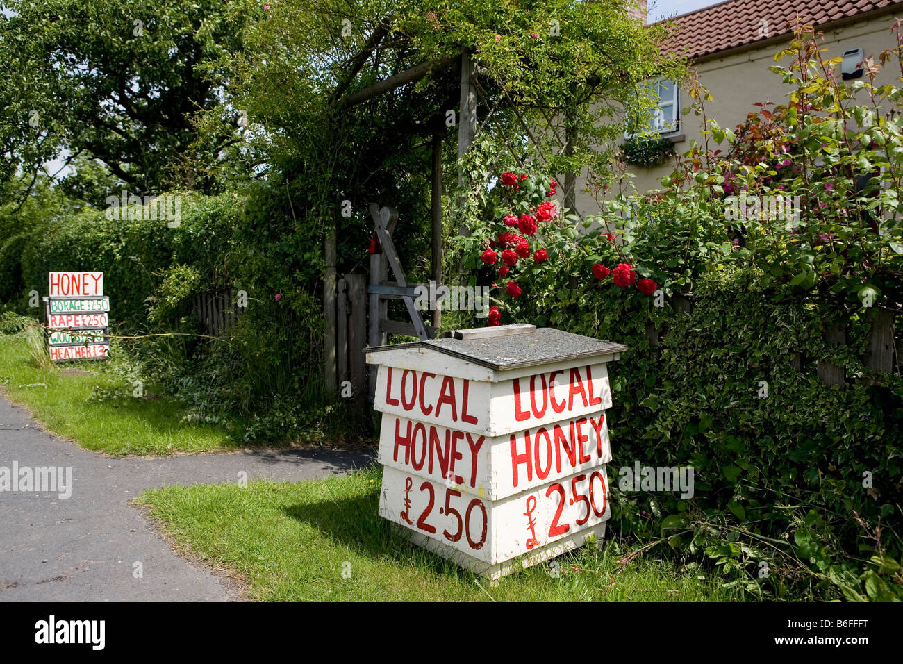 Bee hive sign advertising honey for sale in Lincolnshire Stock Photo