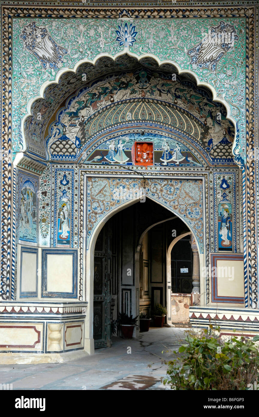 Courtyard entrance decorated with turquoise and stucco, Pushkar, Rajasthan, India, Asia Stock Photo