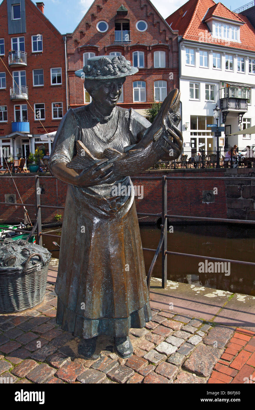 Bronze sculpture of a fisher woman in the old fish market, historic centre of Stade at the old harbour, Lower Saxony, Germany,  Stock Photo