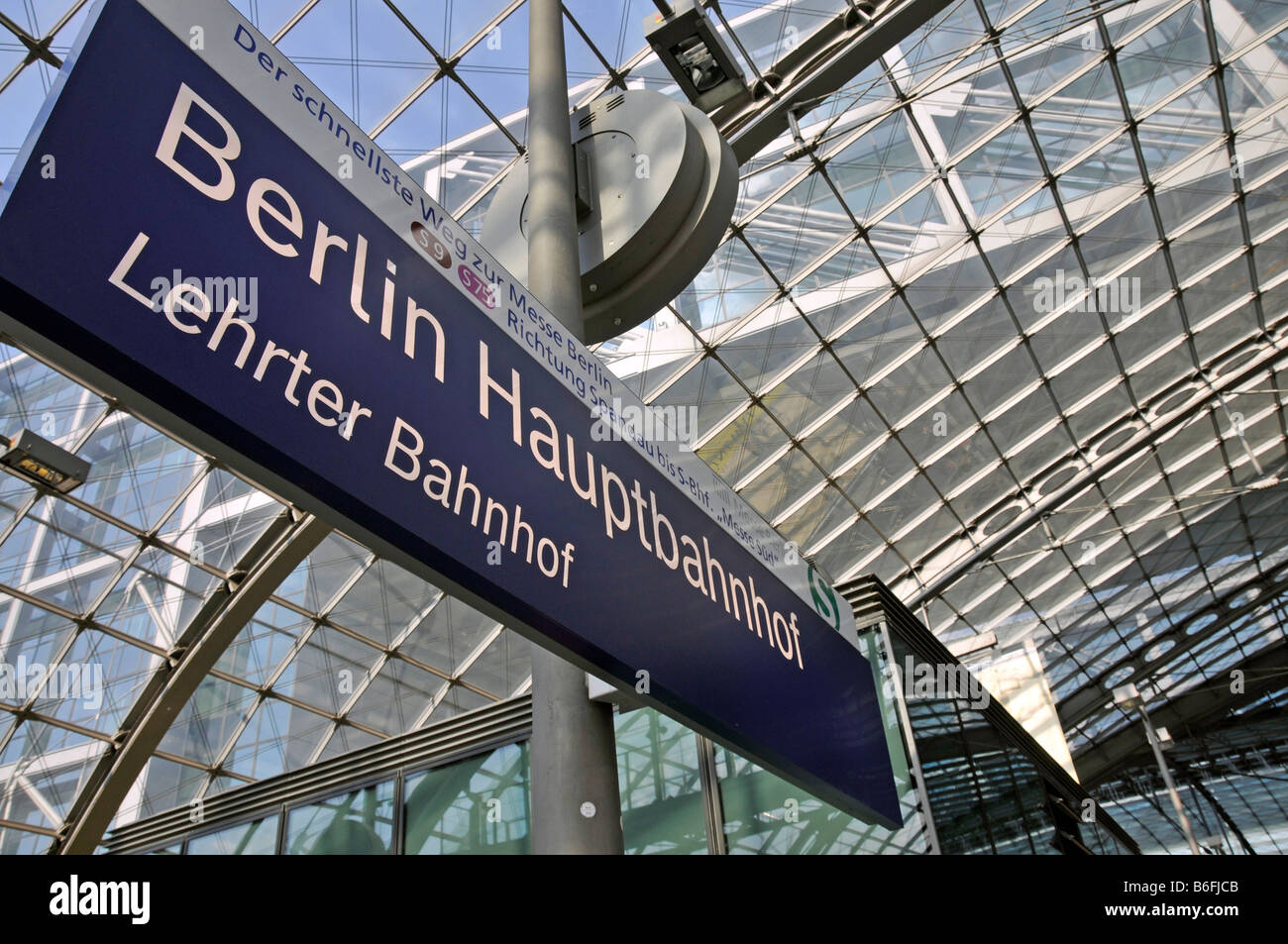 Sign, Berlin Hauptbahnhof - Lehrter Bahnhof, Berlin's main train ...