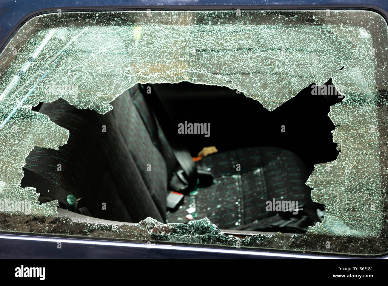 Car smashed window side hires stock photography and images Alamy