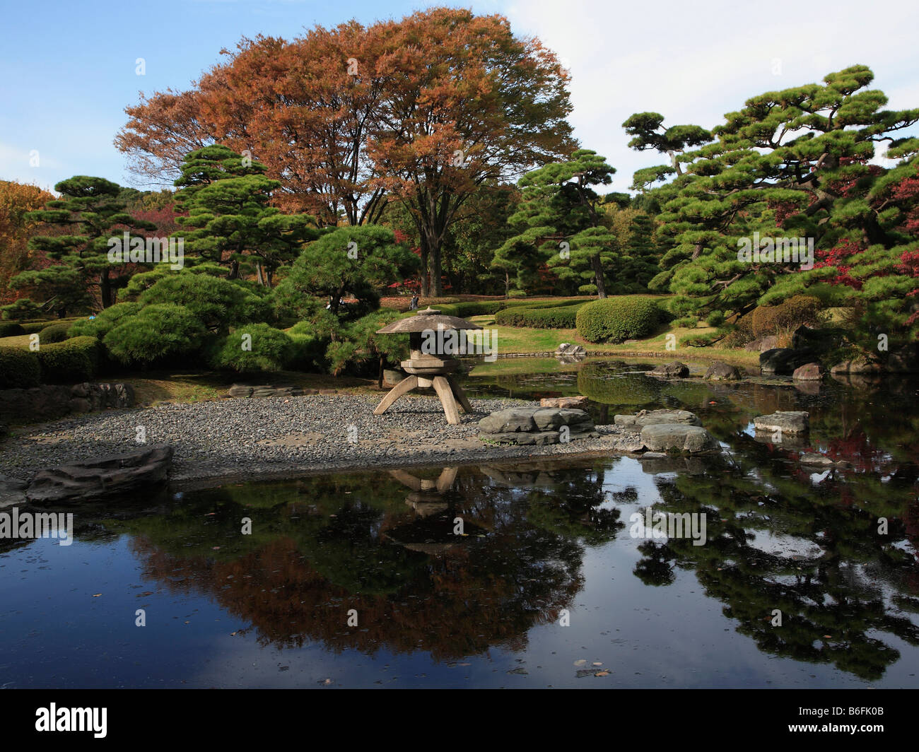 Tokyo imperial palace hi-res stock photography and images - Alamy