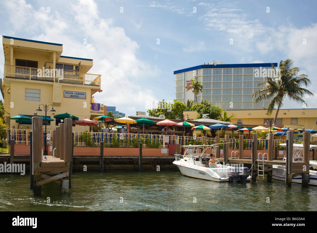 Outdoor restaurant and bar along the Atlantic Intracoastal Waterway in