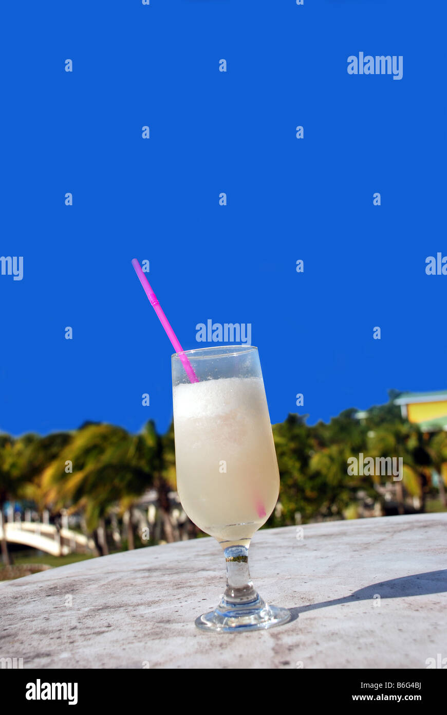 Glass refreshing cocktail tropical hi-res stock photography and images ...