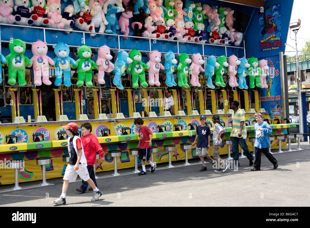 Kids walk by the arcade games at Coney Island Brooklyn NY Stock Photo