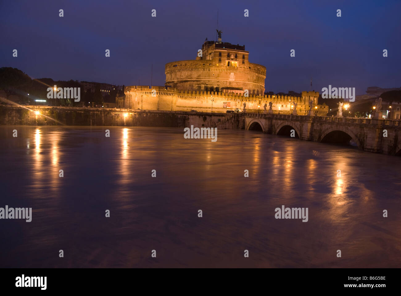 rome. the flood of the tiber river.the flood of the river at castel sant'angelo Stock Photo