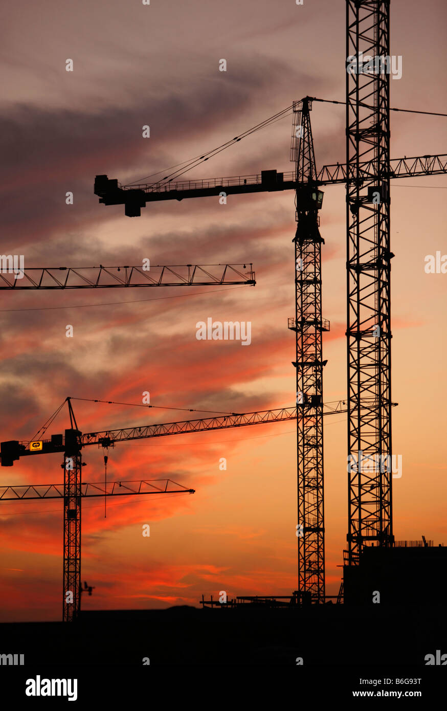 Construction site sunset cranes hi-res stock photography and images - Alamy