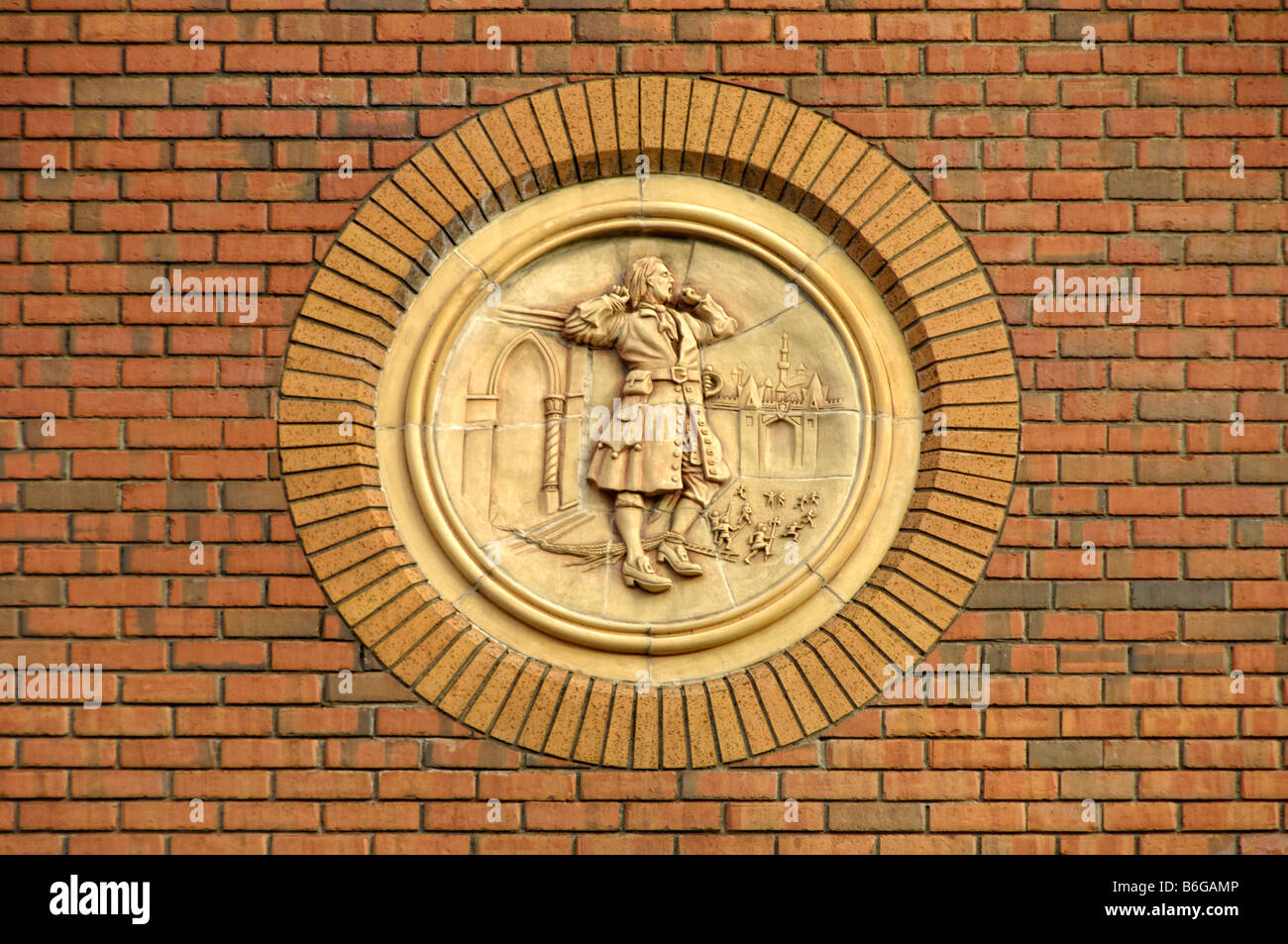 Gullivers travel lilliput story carving Dublin Stock Photo - Alamy