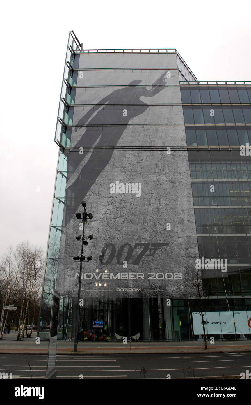 james bond 007 quantum of solace advertisement berlin building germany