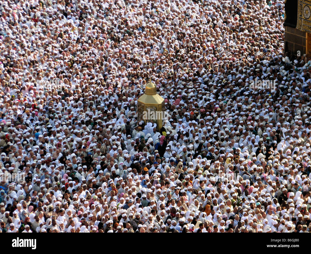 Pilgrims circumambulating the Kaba Makkah Saudi Arabia Stock Photo