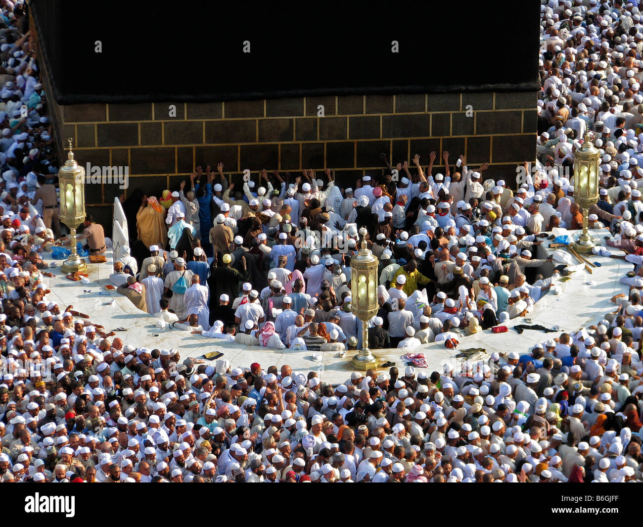 Pilgrims circumambulating the Kaba in Masjid al Haram a few days after the days of hajj in 2007 Makkah Saudi Arabia Stock Photo