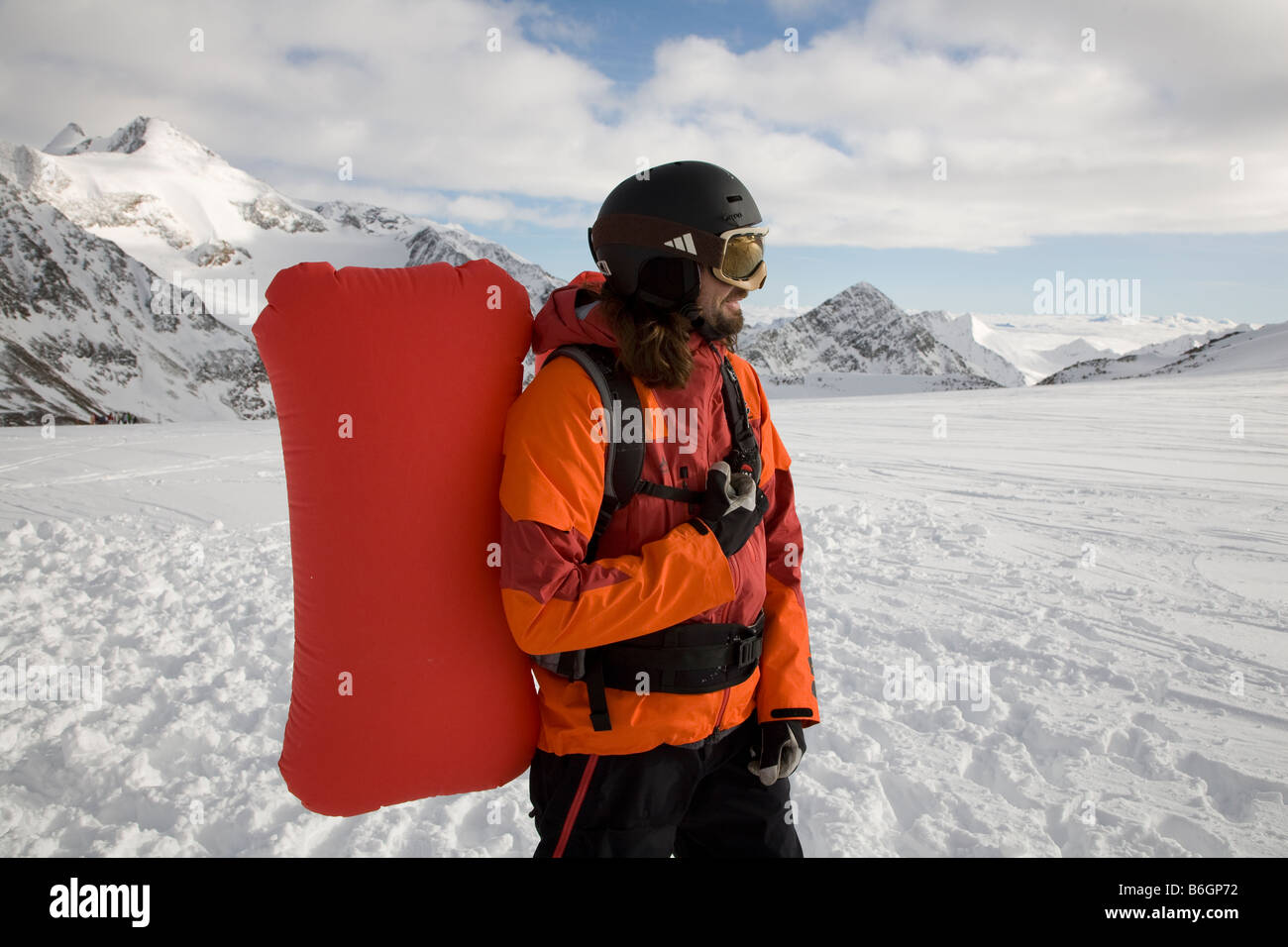 Mochila airbag fotografías e imágenes de alta resolución - Alamy