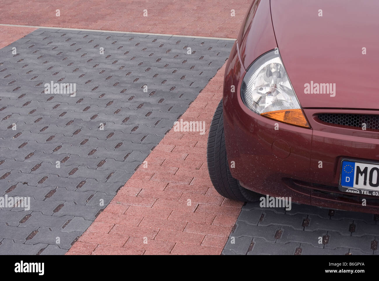 Single red car parked hi-res stock photography and images - Alamy