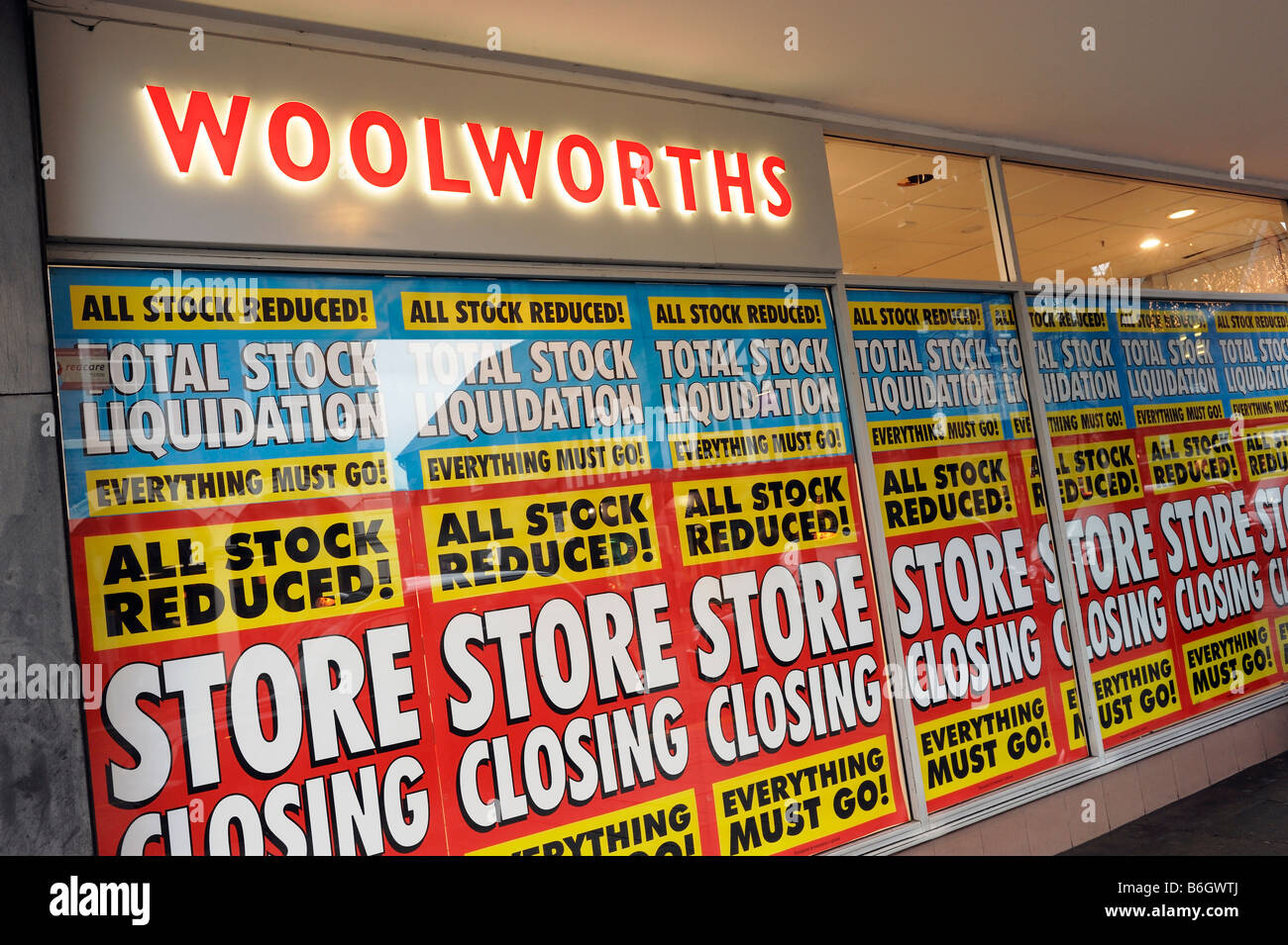 Woolworths shop closing down sale Stock Photo Alamy