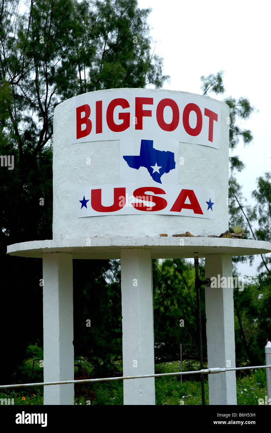 Water tank ar Bigfoot,Texas USA, Frio Counry, Named for Bigfoot Wallace, a Texas Ranger. Got his name from a big foot indian he Stock Photo