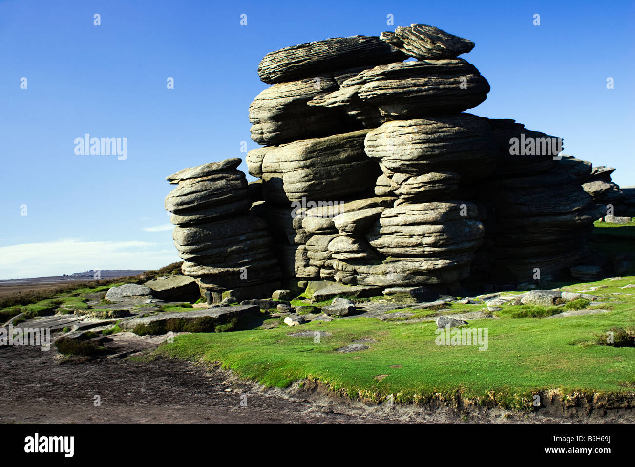 Stanage Edge Rocks 'Stanage Edge' With 'Cam Heights' A Large Eroded Sandstone Rock ...